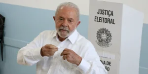 Lula é reeleito para o quarto mandato à Presidência da República