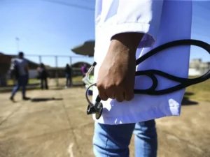 Comissão mista pode votar nesta terça parecer sobre exame obrigatório para exercício da medicina